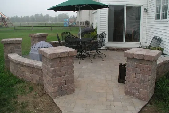 brick-paver-retaining-wall-patio-lutz