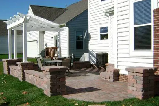 brick-paver-retaining-wall-patio-valrico